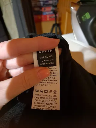 Camiseta negra con encaje