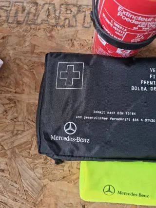 Kit Emergenza Mercedes-Benz con Estintore