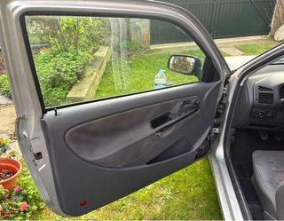 SEAT Ibiza 1.6 3P año 2000 gasolina