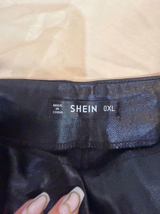 Falda Shein Curve efecto piel negra Talla XL