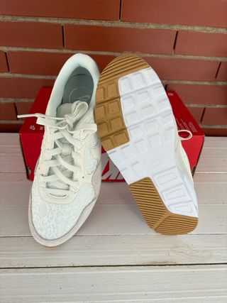 Zapatillas Nike Motiva Gore-Tex Beige/Blanco