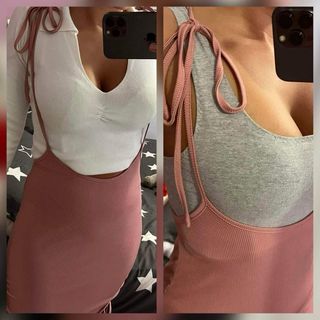 Vestido ajustado rosa básico con tirantes largos.