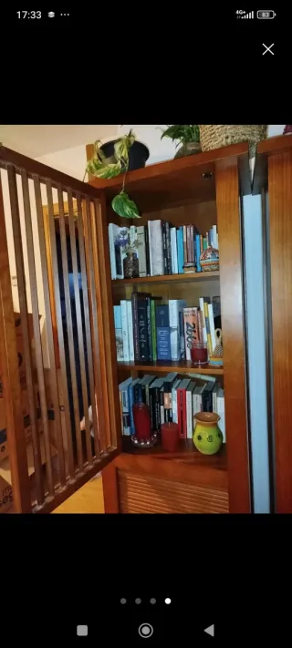 Aparador de madera de nogal.