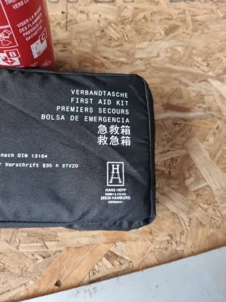 Kit Primo Soccorso Mercedes con Estintore