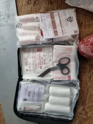 Kit Primo Soccorso Mercedes con Estintore