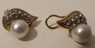 Pendientes de oro 18k con 12 diamantes y 1 perla