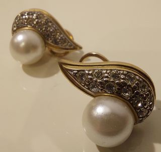 Pendientes de oro 18k con 12 diamantes y 1 perla