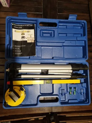 Nivel Láser con Trípode y Accesorios