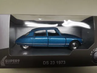 Maqueta Citroen DS azul