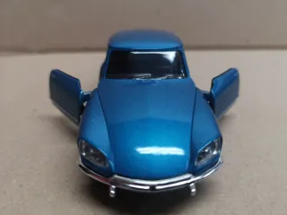 Maqueta Citroen DS azul