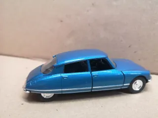 Maqueta Citroen DS azul