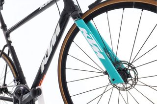 KTM Revelator Alto Team (carretera) t.56 Reacondicionada