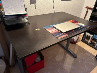 Escritorio negro (mesa)