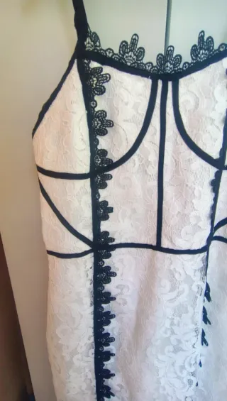 Vestito midi decorazioni pizzo e ricami