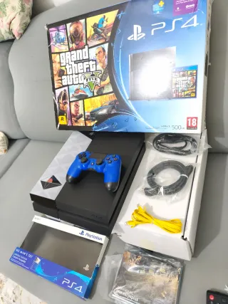 PS4 (PlayStation 4) Negra + GTA V