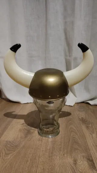 Casco Vikingo con Cuernos Dorado