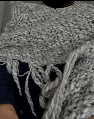 Chal tejido grueso gris