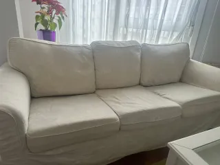 Sofá de plumas beige