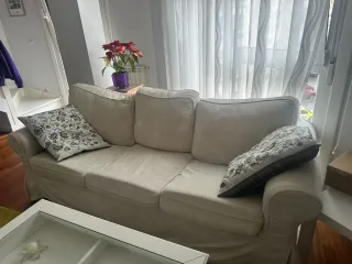 Sofá de plumas beige