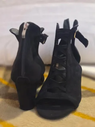 Sandalias de tacón alto negras