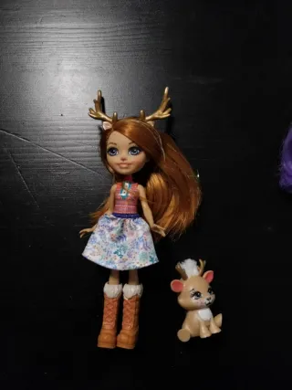 Muñecas Enchantimals y animales.