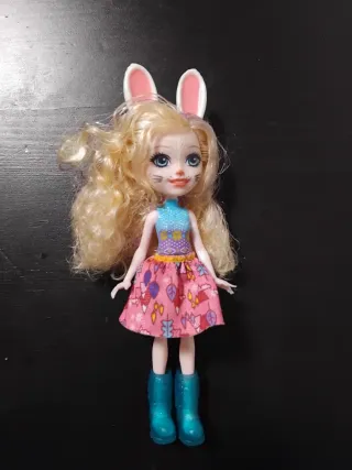 Muñecas Enchantimals y animales.