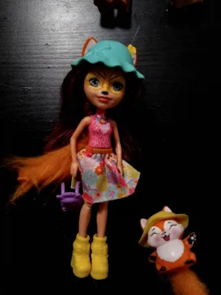 Muñecas Enchantimals y animales.