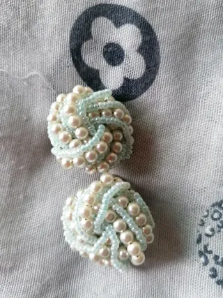 Pendientes redondos perla azul y blanco