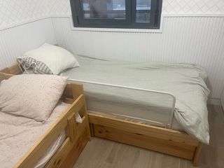Barrera de cama infantil blanca