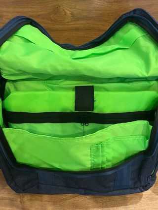 Maletín Newfeel azul y verde para guardar portátil