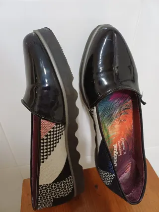 Zapatos Desigual Negros y Multicolor