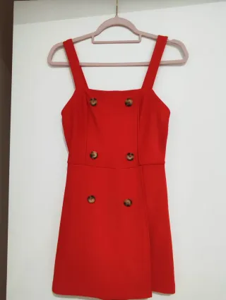 Vestido rojo con botones