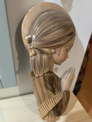 Figura estilo Ferrandiz rezando