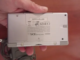 Nintendo DS Blanca + Cargador + Juego