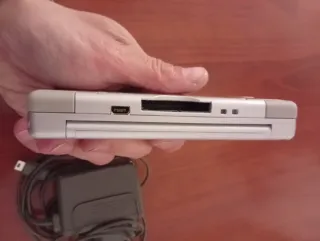 Nintendo DS Blanca + Cargador + Juego