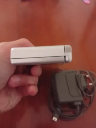 Nintendo DS Blanca + Cargador + Juego