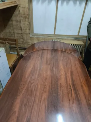 Mesa de salón extensible de madera