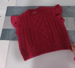 Gilet bambina maglia trecce volant