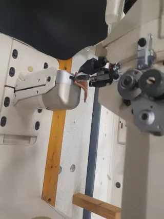 Máquina de coser columna Refrey