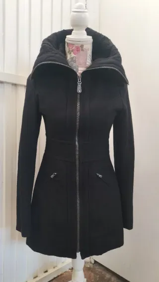 Abrigo mujer cuello camisero negro