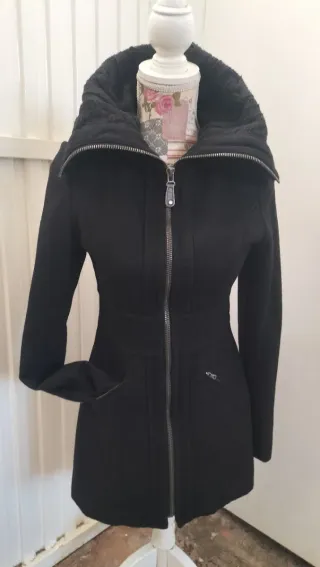 Abrigo mujer cuello camisero negro