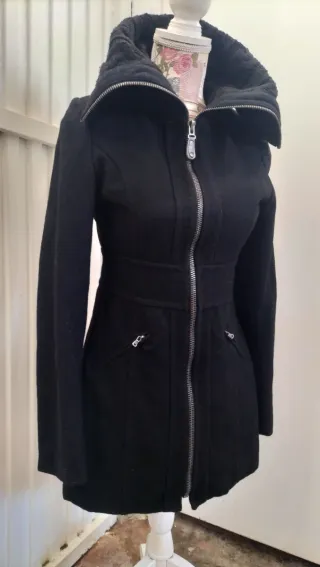 Abrigo mujer cuello camisero negro