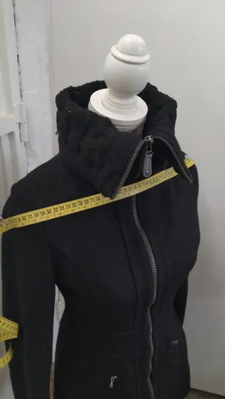 Abrigo mujer cuello camisero negro