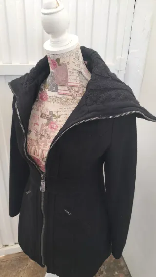 Abrigo mujer cuello camisero negro