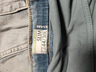 Pantalón premamá vaquero desgastado