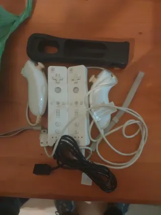 2 Mandos Wii + Accesorios Nintendo