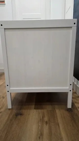 Cuna blanca sin usar