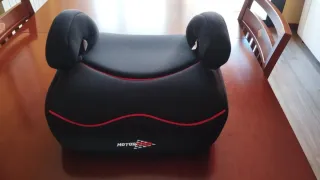 Alzador de coche negro con detalles rojos