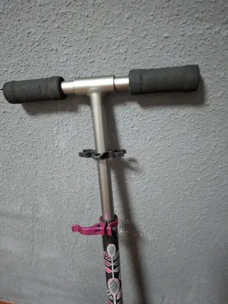 Patinete infantil plateado y rosa