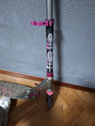 Patinete infantil plateado y rosa